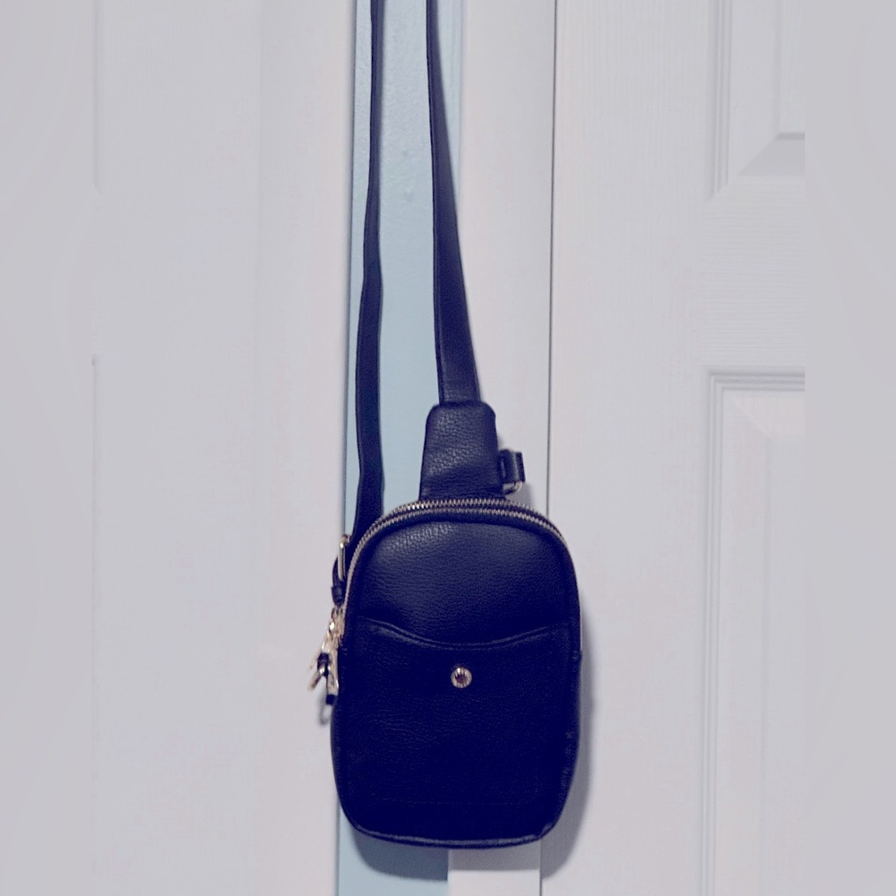 NWOT Steven Madden Black Crossover Bag